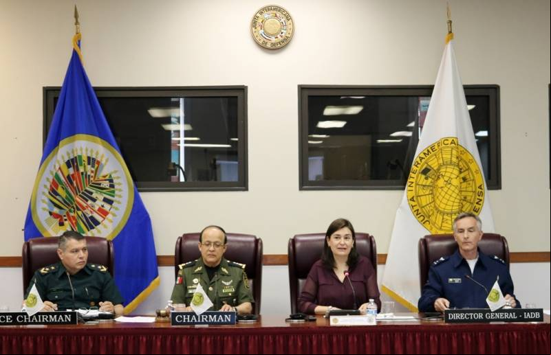 La embajadora Carmen Mont