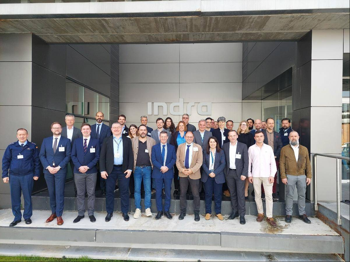 Participantes en el programa REACT (Responsive Electronic Attack for Cooperative Tasks) gestionado por OCCAR en la sede de Indra en Torrej