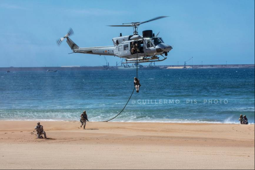 Una vez finalizada la revista Naval, la playa de San Lorenzo fue testigo de una exhibici
