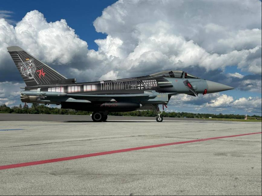 El preciosamente pintado Eurofighter de la TaktLwG 74 de la Luftwaffe. (foto Luftwaffe)