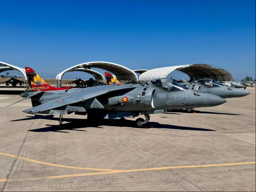 Los dos AV-8B que participaron en el Air Tatoo. (Foto FLOAN)