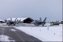 Aviones de combate F-18 de la Fuerza A