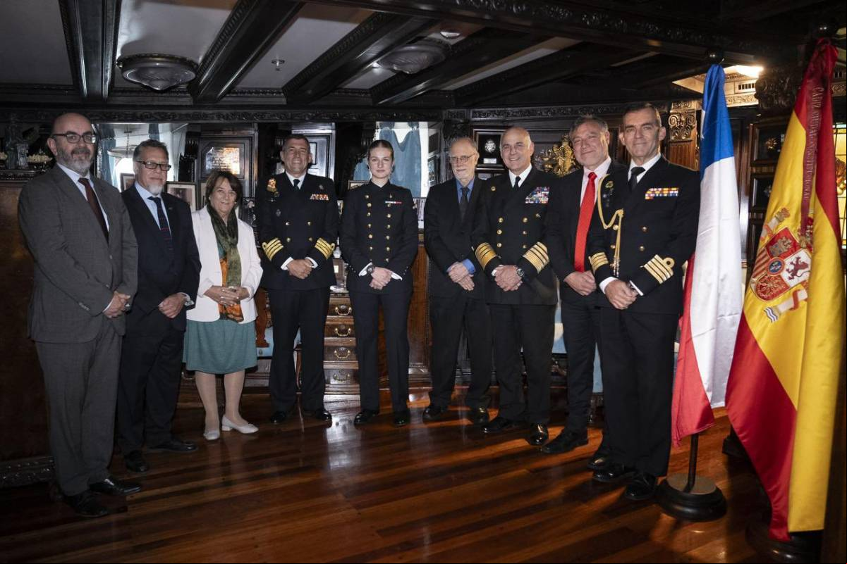 Visita de la ministra de defensa de Chile al 