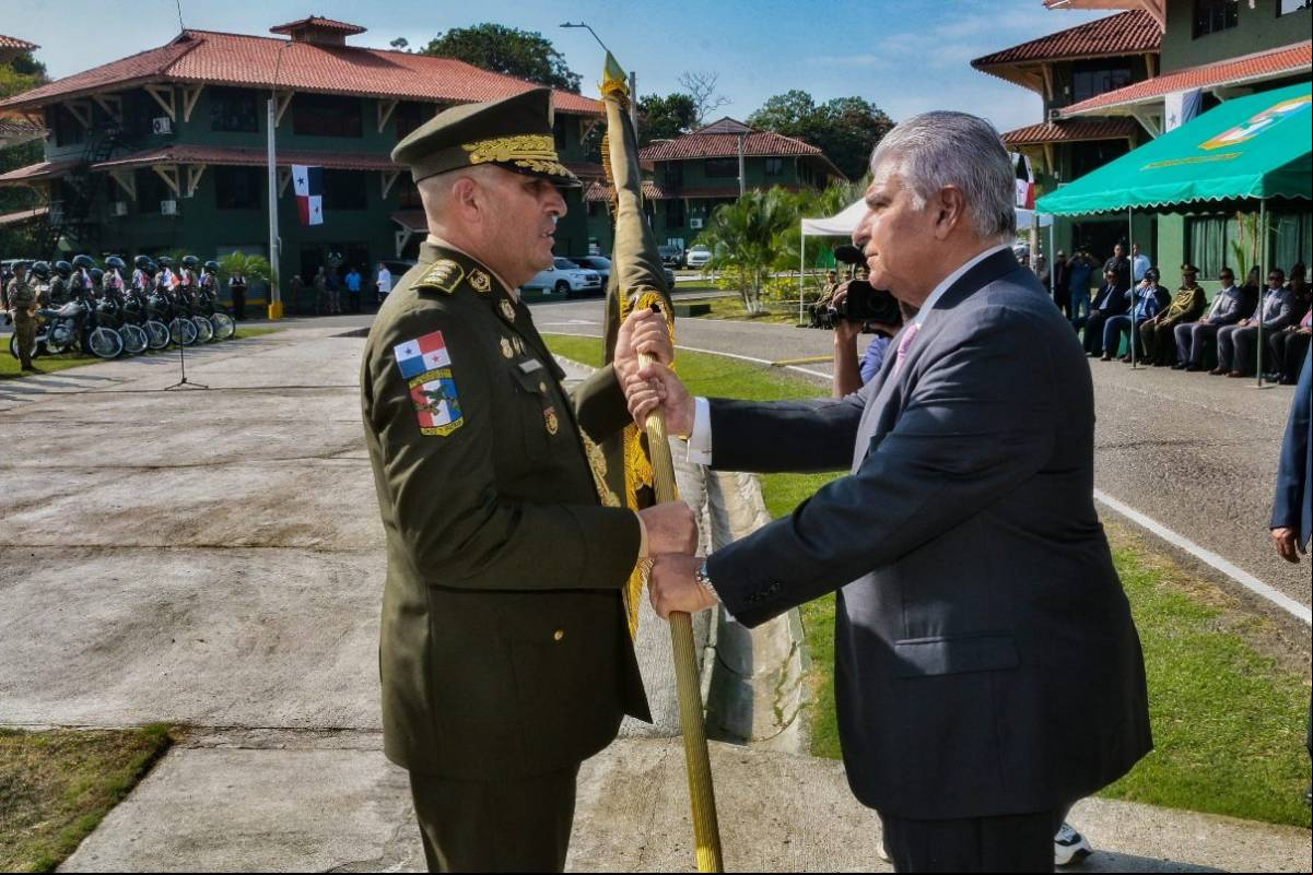 El comisionado Larry Sol