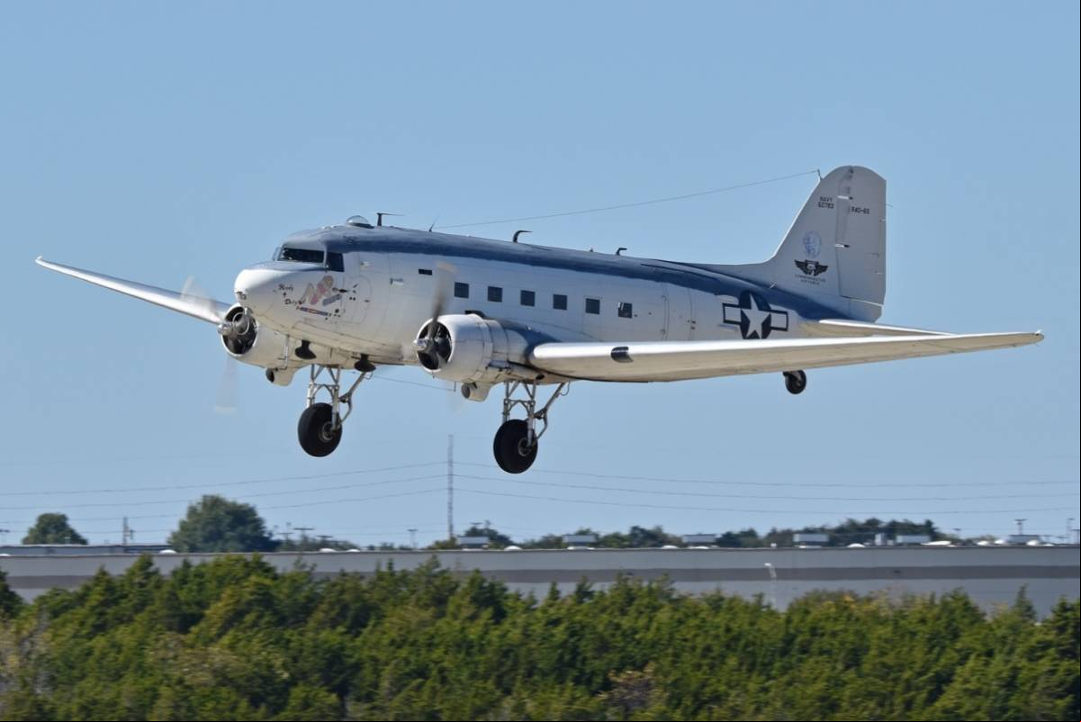 El protagonista del periplo, el R4D de la Commemorative Air Force. (foto Alan Wilson-Wikimedia)
