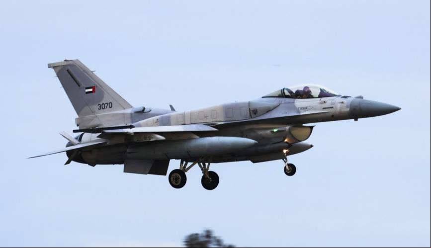 Uno de los F-16E