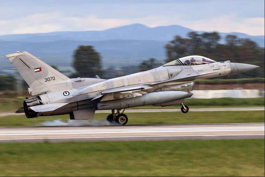Uno de los F-16E