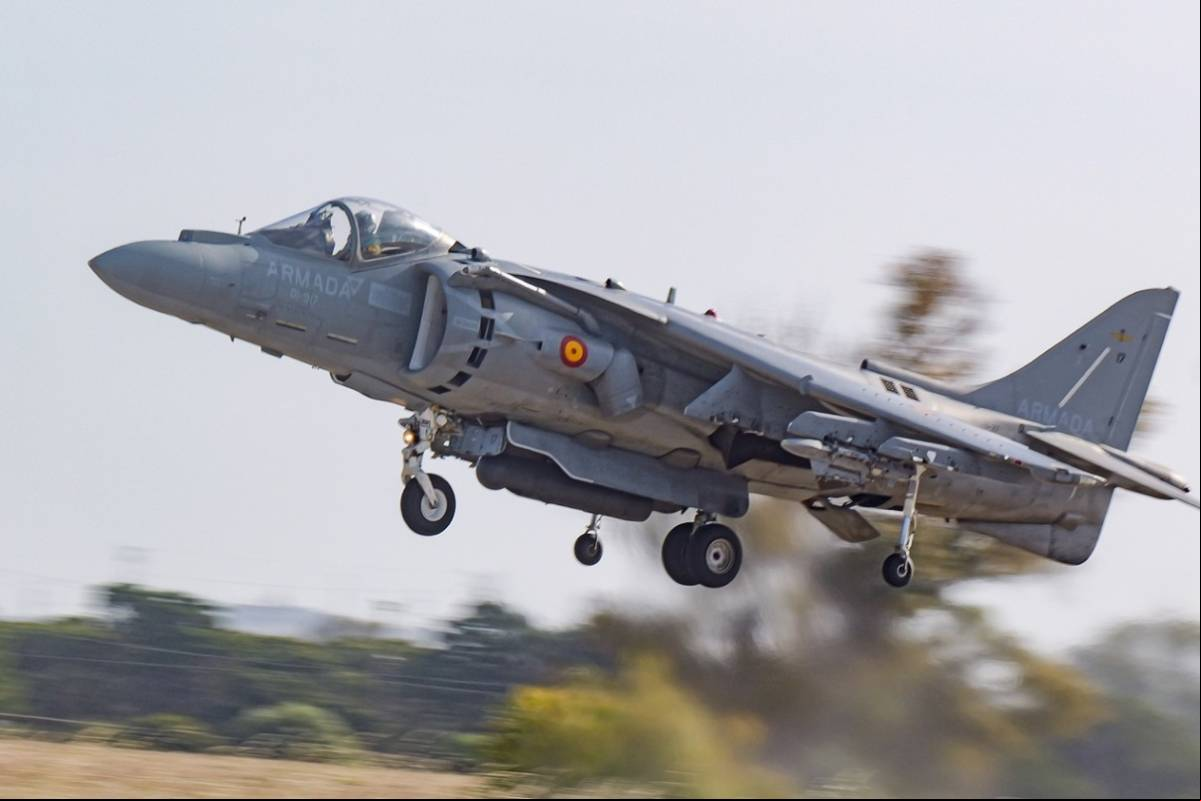 Momento del inicio del despegue de uno de los AV-8B Momento del inicio del despegue de uno de los AV-8B