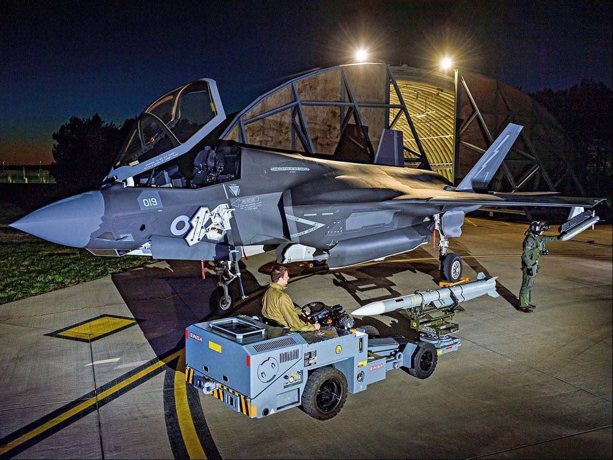 El VAP-40E junto a un F-35 (EINSA)