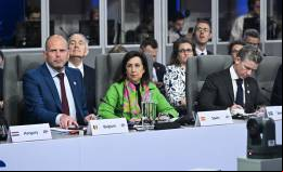 La ministra de Defensa, Margarita Robles, asiste a la Reuni