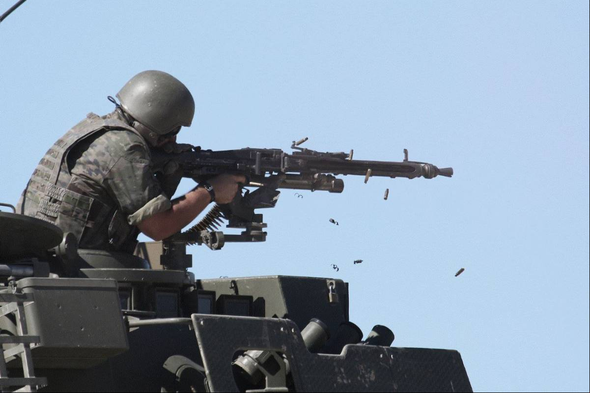 Ametralladora MG3 de 7,62 mm. abriendo fuego desde la torre de un Centauro (Ej